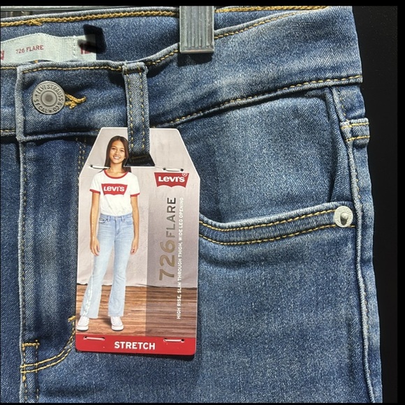 Levi’s 726 High-Rise flare,adjustable waistband,wide leg opening,slim thru thigh - Picture 5 of 8